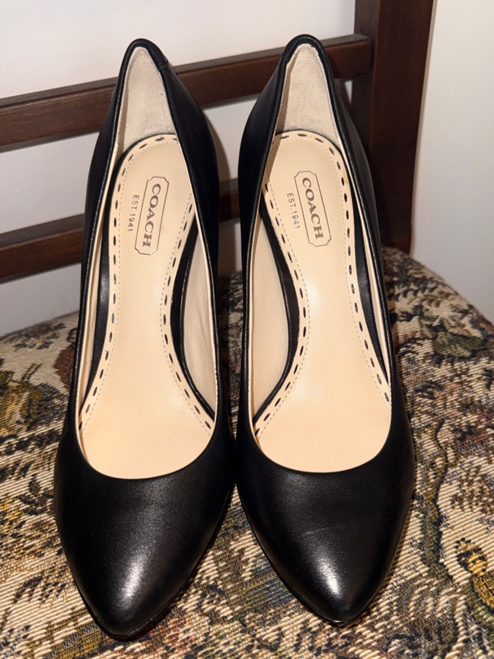 Coach Finley Black Leather Pointed Toe Heel Pumps Size 5.5 B - Picture 3 of 12